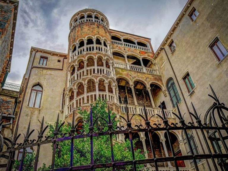 Scala Contarini del Bovolo